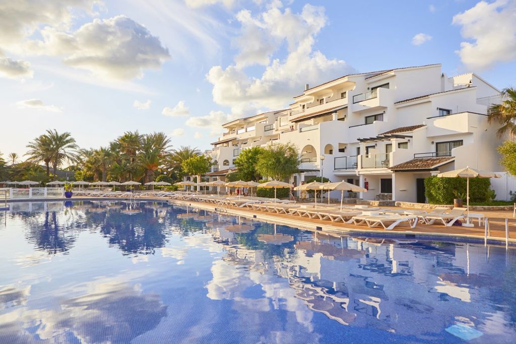 fergus-style-bahamas